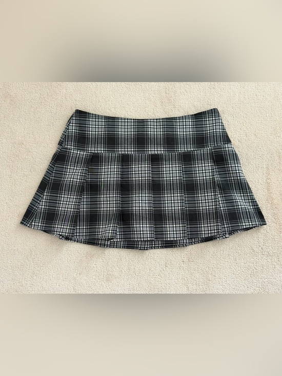 Forever 21 Dresses & Skirts - Forever 21 Women’s Y2K Style Dark Grey and White Plaid Pleated Mini Skirt M